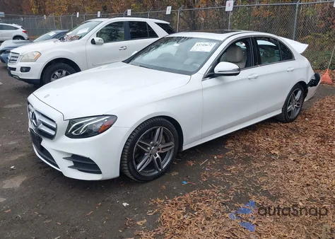 2017 Mercedes-Benz E 300 4Matic z USA, uszkodzony, nr VIN WDDZF4KB5HA088342